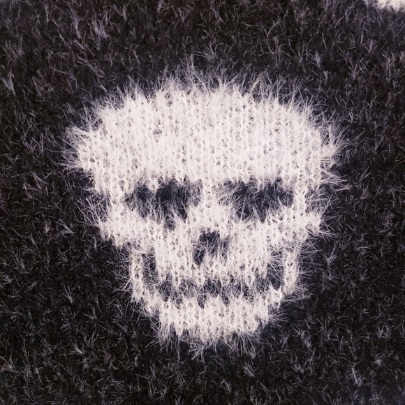 BRAND NEW with tag, super soft black and white skull cardigan. -M- - Picture 11 of 16